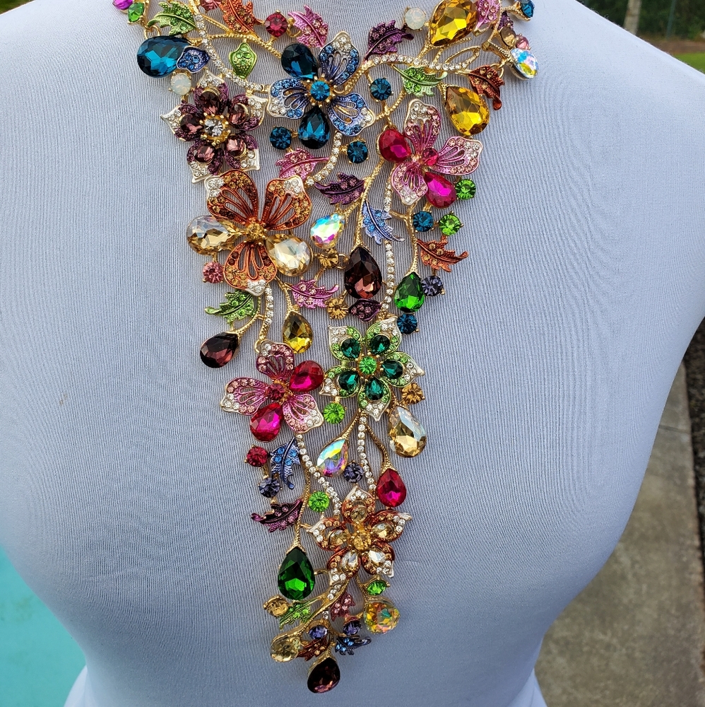 NWT Christian Siriano Crystal Bib Necklace - Picture 10 of 16